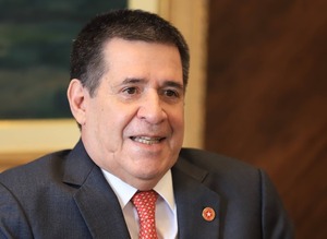 Horacio Cartes está internado