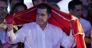 Internan a Cartes tras sufrir una arritmia y convulsiones, pero los médicos dicen que se encuentra estable