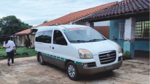 Usaron una ambulancia fúnebre para repartir almuerzo escolar