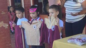 Entregan uniformes a 156 escolares y recuerdan a gestor fallecido en Concepción - Concepción al Día