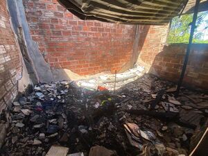 Nuevo caso de incendio de vivienda en Cambyretã: En minutos, el fuego borró años de sacrificio de una familia