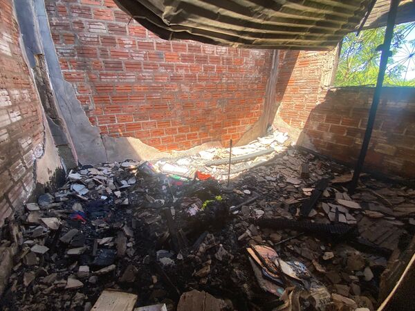 Nuevo caso de incendio de vivienda en Cambyretã: En minutos, el fuego borró años de sacrificio de una familia