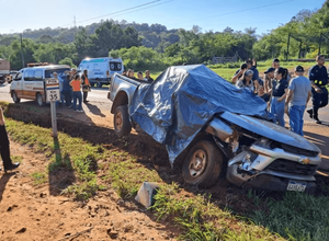 Automovilista muere en increíble accidente de tránsito tras ser golpeado por una piedra - Noticiero Paraguay