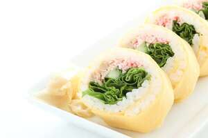 Receta de roll fusión envuelto en huevo estilo tamagoyaki - Gastronomía - ABC Color