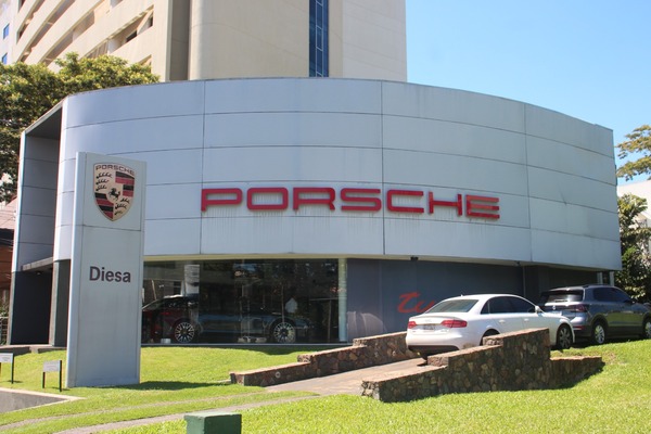 Porsche en Paraguay: eléctricos extremos, nuevo Center y hasta 24 cuotas sin intereses