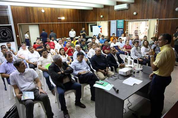 MAG logra acercamiento entre productores de tomate y representantes de supermercados