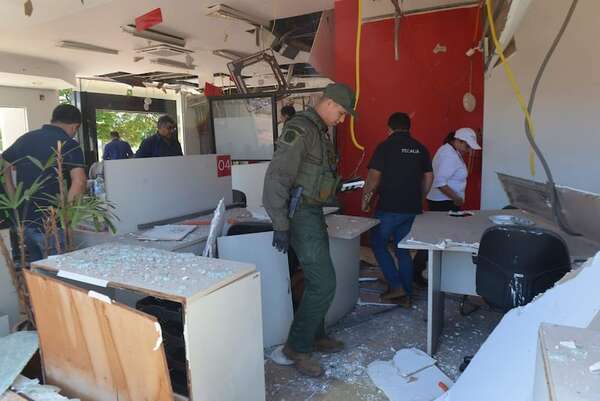 AUDIO: Asalto a banco en Naranjal: militares no encuentran rastros de los explosivos utilizados - Periodísticamente - ABC Color