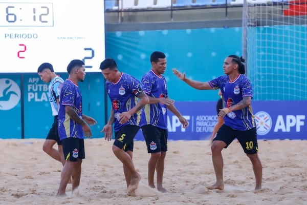 Superliga de fútbol playa a pleno