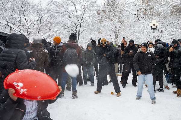 Retiran cargos de agresión al joven arrestado en batalla de bolas de nieve en Nueva York - Mundo - ABC Color