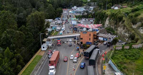 La Nación / Ecuador aumenta al 50 % sus aranceles a Colombia por insuficiente lucha antinarco