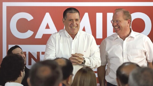 Allegados y correlís piden orar en nombre de Horacio Cartes que está en terapia intensiva