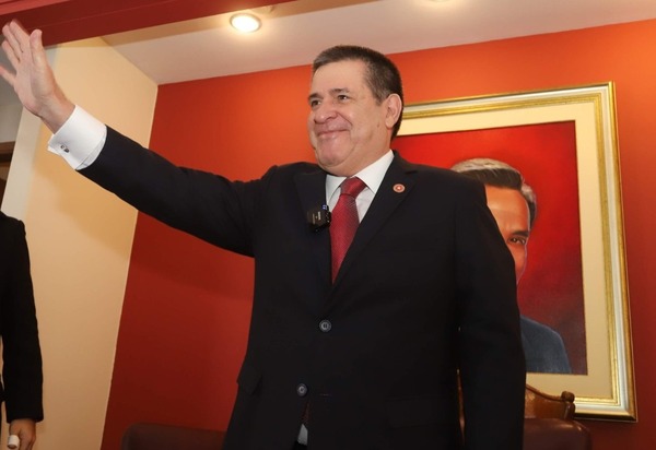 Rojas y Baruja destacan fortaleza de Cartes y el respaldo ciudadano ante su internación - ADN Digital