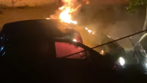 Video: En menos de una semana incendian dos vehículos con bomba molotov en el barrio Sajonia
