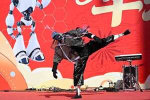 Robots humanoides al estilo kung-fu: la vitrina tecnológica con la que China mira al futuro - Tecnología - ABC Color