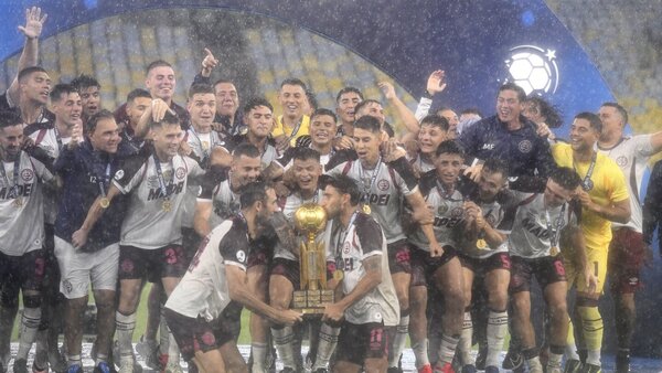 José Canale y Ronaldo Dejesús, campeones de la Recopa Sudamericana