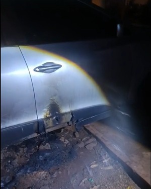 Incendian vehículo de mujer en CDE