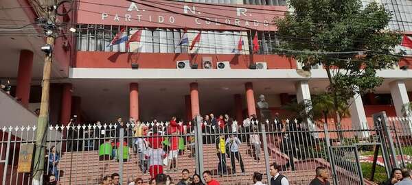 ¿Quién presidirá la ANR mientras Cartes está hospitalizado? - Política - ABC Color