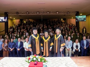 UNAE OTORGA DOCTORADO HONORIS CAUSA AL PROFESOR FELICIANO ACOSTA
