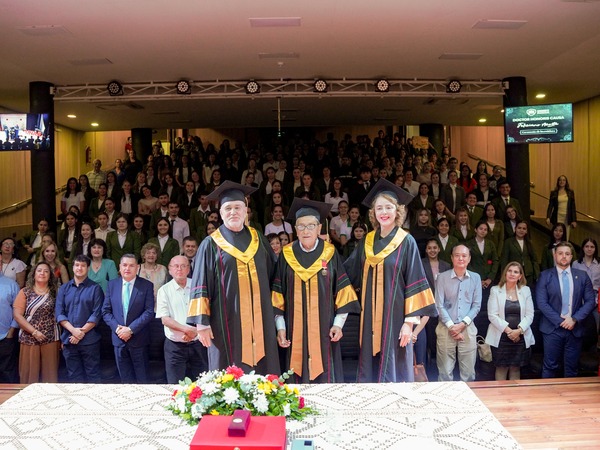 UNAE OTORGA DOCTORADO HONORIS CAUSA AL PROFESOR FELICIANO ACOSTA