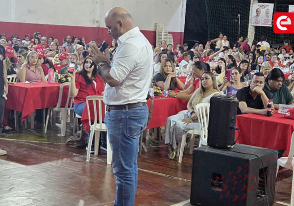 De las “hurras” a la oración: se reunieron en San Pablo por la salud de Horacio Cartes - Canal-E