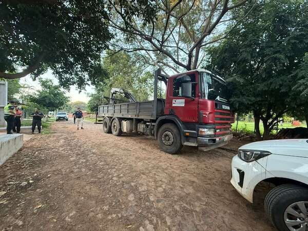Video: sustraen un camión y una bobina de cable de una empresa en Limpio - Policiales - ABC Color