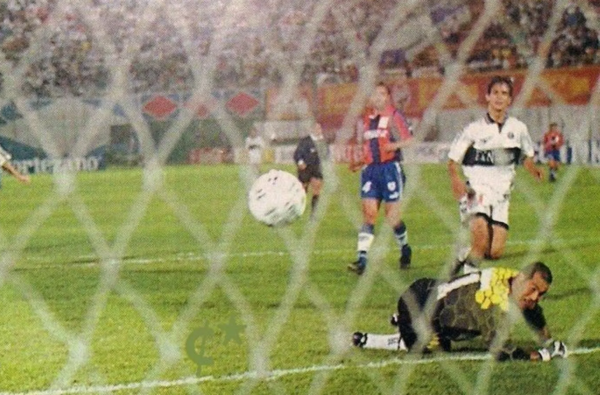 De la caída con Vélez Sarsfield "vestido" de Cerro Porteño al festejo ante Guaraní en el Defensores