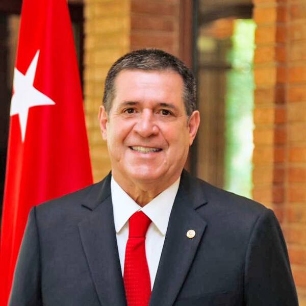 Horacio Cartes continúa en terapia intensiva con evolución estable - Canal-E