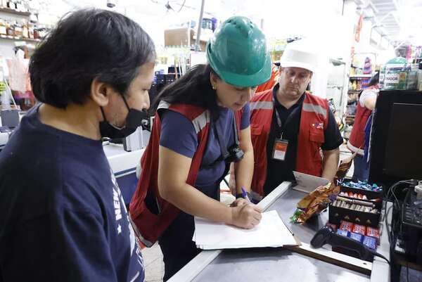 Ministerio de Trabajo suspende actividades de supermercado del centro de Asunción - Economía - ABC Color