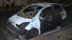 Popular / (VIDEO) ¡Con bomba molotov dejaron sin herramienta de trabajo a un péndex!