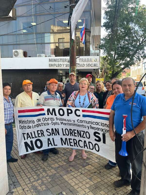 Funcionarios del MOPC exigen anular entrega de los talleres de San Lorenzo y piden interpelar a la ministra - Nacionales - ABC Color