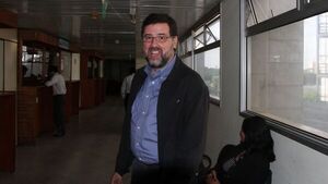 El ex ministro Luis Riart no aceptó condiciones del juez que le permite trabajar