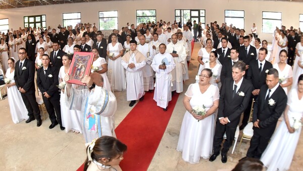 Un "sí" emotivo: 138 parejas se juraron amor eterno en Capiatá
