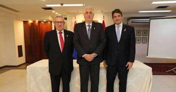 La Nación / Gobierno oficializó candidaturas para el Tribunal del Derecho del Mar y la UIT