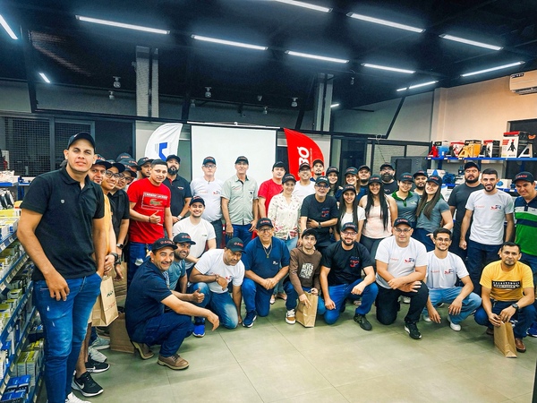 JR Repuestos y SABÓ fortalecen el servicio automotriz con charla técnica para mecánicos. - Amigo Camionero