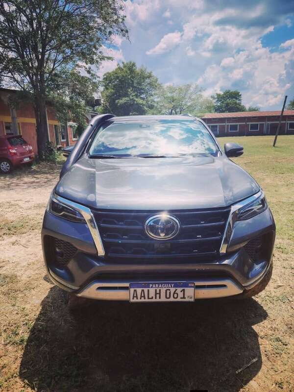 Cae suboficial de Policía con una camioneta “clonada” - Policiales - ABC Color