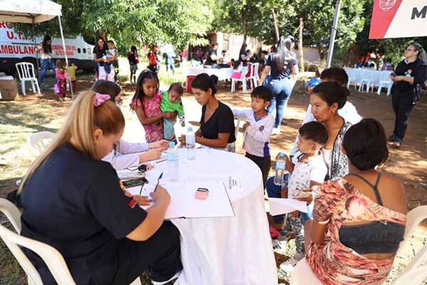 Gobernación de Alto Paraná acercó 350 servicios gratuitos a la comunidad indígena del Km 12 Monday | DIARIO PRIMERA PLANA