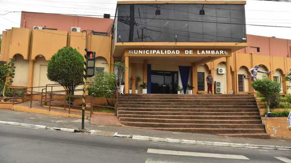 Funcionaria se retracta de acusaciones contra intendente y concejal de Lambaré