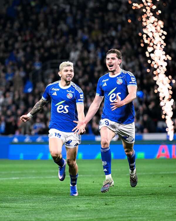 El Lens tropieza en Estrasburgo de Julio Enciso y le sirve el liderato a PSG - Fútbol Internacional - ABC Color