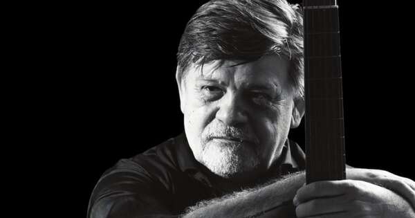 La Nación / Flecha presenta su autobiografía