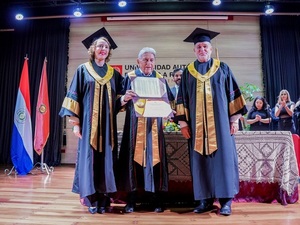 UNAE distinguió al poeta Feliciano Acosta como Doctor Honoris Causa
