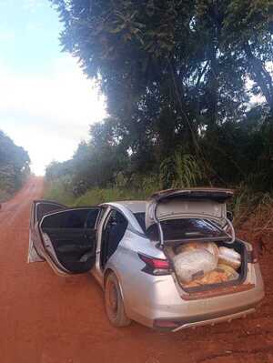 Incautan vehículo con presunta marihuana tras persecución en Natalio