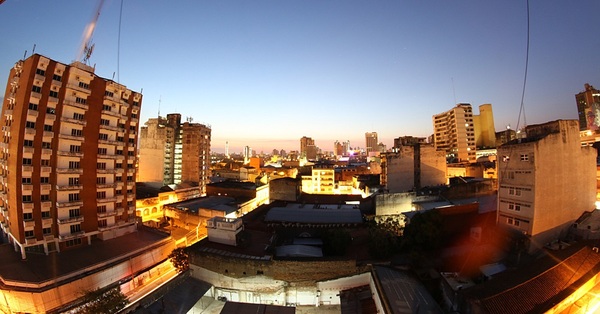 Fin de semana caluroso: máximas de hasta 37 °C y chaparrones en el norte - ADN Digital