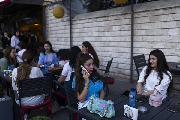 La prohibición del maquillaje en Siria provoca vergüenza y burlas