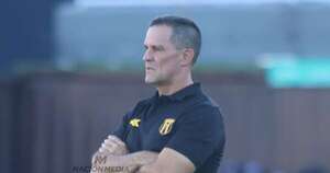 La Nación / Horas complicadas para Bernay