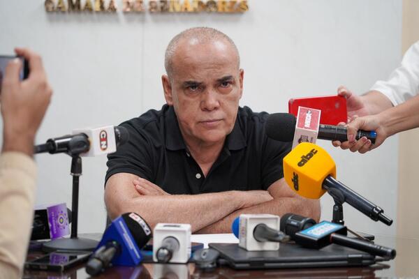 Bachi Núñez cierra filas en torno a Cartes y advierte a "oportunistas" ante rumores de reemplazo