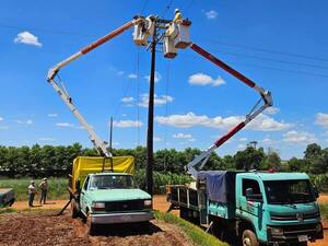 ANDE realizó mantenimiento preventivo en línea de Media Tensión en Hohenau