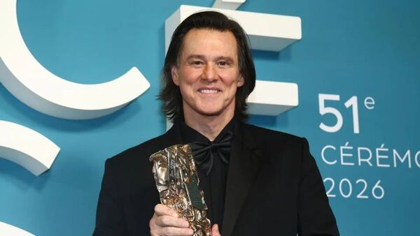 Popular / (VIDEO) ¿Lo cambiaron? Jim Carrey se vuelve viral en redes por su cara