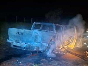 Hallan incinerada camioneta que habría sido utilizada en millonario asalto a casa de cambios  - ABC en el Este - ABC Color