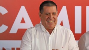 Cartes sigue evolucionando positivamente y médicos retiran respirador