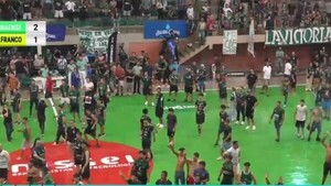 El clásico Paranaense-Franco vuelve a terminar en violencia